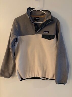 Patagonia Women’s Two-Tone Gray & Cream Synchilla Snap-T Fleece Pullover